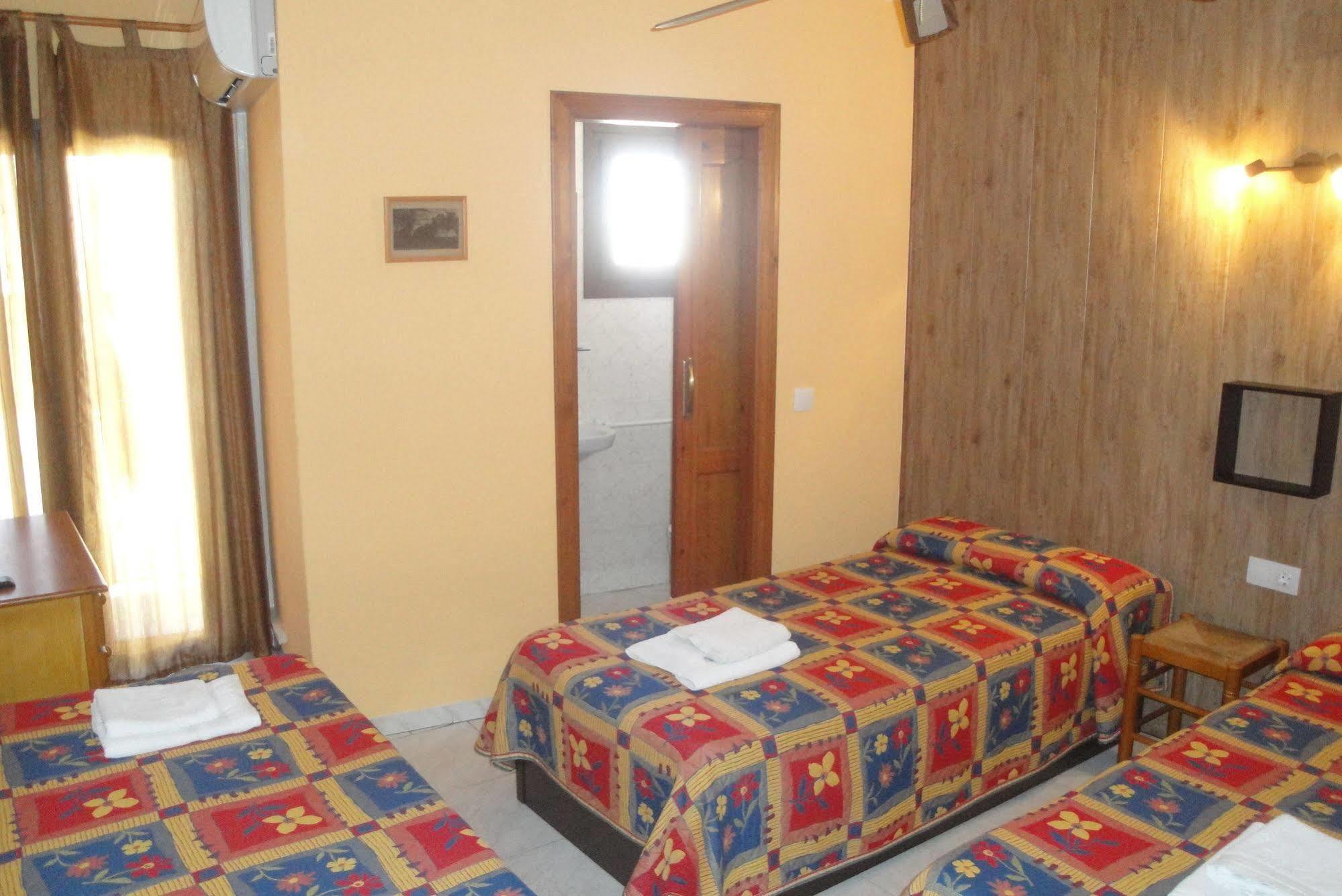 Hostal Cristina Dénia Eksteriør billede